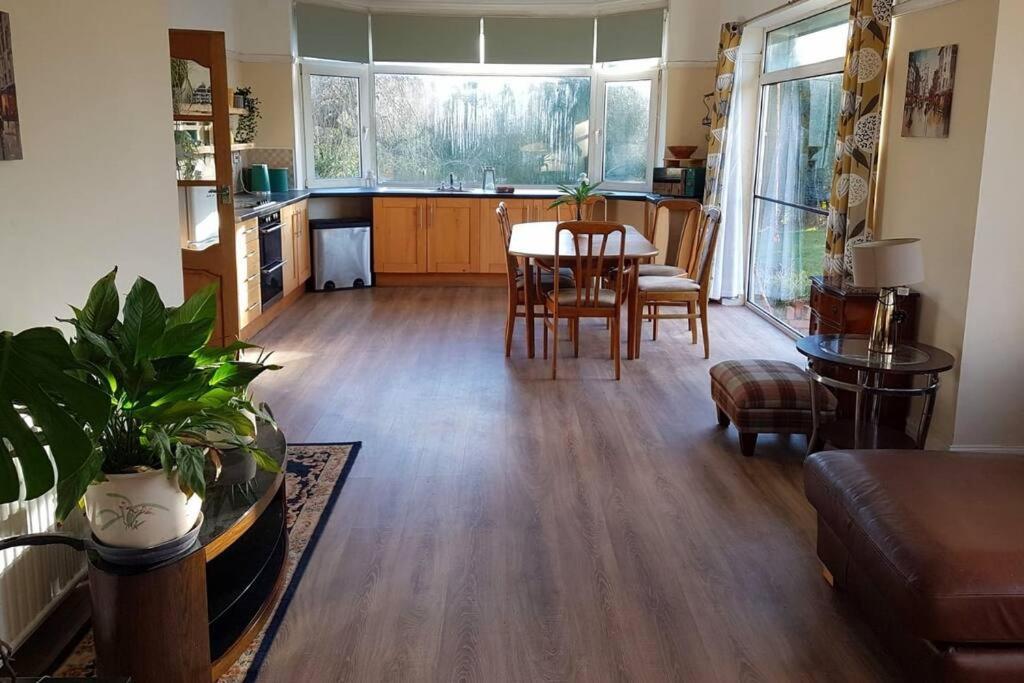 4 Bedroom Country Home Bristol Ngoại thất bức ảnh