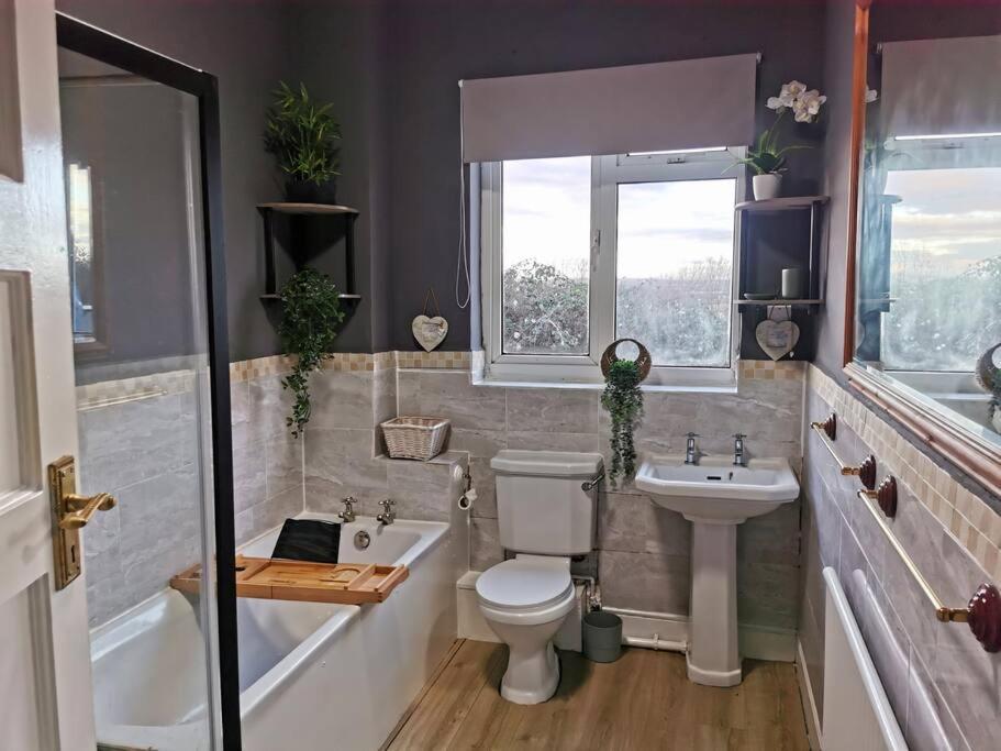 4 Bedroom Country Home Bristol Ngoại thất bức ảnh